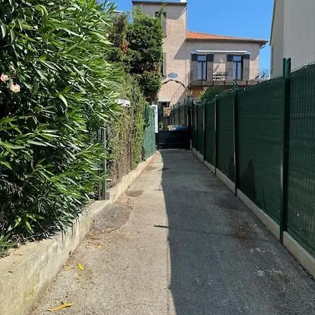 Rez De Avec Jardin A 6 Min Des Plages