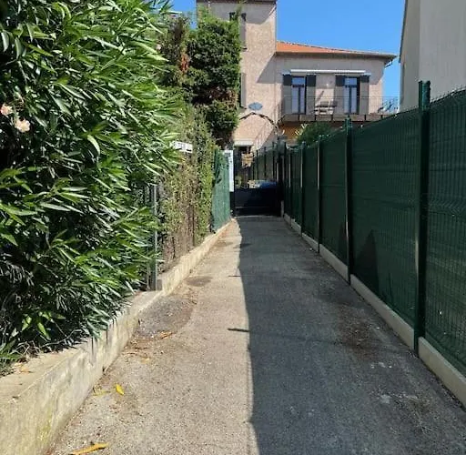 Rez De Avec Jardin A 6 Min Des Plages